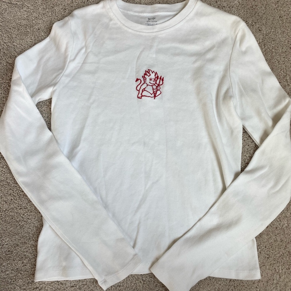 BRANDY MELVILLE DEVIL SHIRT